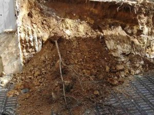 İ̇nşaat Yapımı Esnasında Toprak Kaydı, Tedbir Amaçlı Bir Bina Boşaltıldı