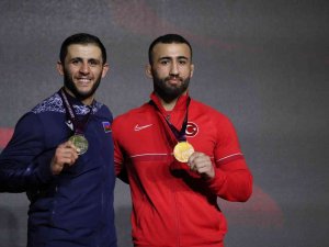 Milli Güreşçiler 17 Madalya İle Macaristan’da Rekor Kırdı