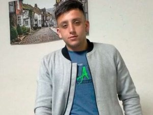 İ̇zmir’de Arkadaşı Tarafından Göğsünden Bıçaklanan Genç Öldü