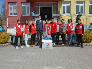 Kızılay’dan 3 Okuldaki 40 Öğrenciye ‘İ̇yilik Köprüsü’