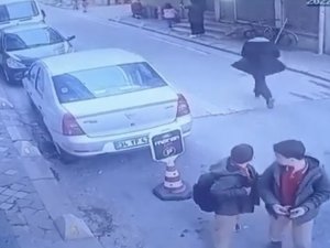 İ̇stanbul’da Sokak Ortasında Sopalı Dehşet: Çocuklarının Gözü Önünde Öldüresiye Dövüp Bayılttı
