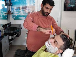 250 Tl’lik Tıraşı 20 Tl’ye Yapıyor