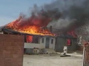 Etkili Rüzgar Yangına Neden Oldu