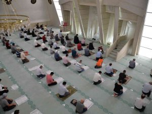 Camiler Teravih Namazı İçin Pırıl Pırıl