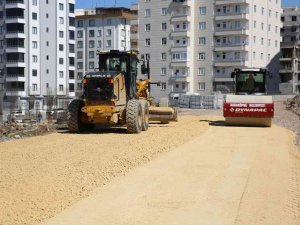 Karaköprü’de Üst Yapı Ve Yol Açma Çalışması Devam Ediyor