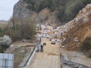 Zonguldak-i̇stanbul Karayolundaki Heyelanı Kaldırma Çalışmaları Sürüyor