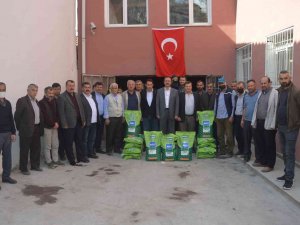 Niksar’da Çiftçilere Silajlık Mısır Tohumu Dağıtıldı