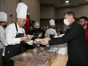 Ramazan Şimşek Vatandaşlara İftar Yemeği Dağıttı