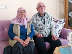 Ellerinde Büyüyen Küçük Kız, 40 Yıl Sonra Ortaya Çıkıp Uyku İlacıyla Kendilerini Soydu