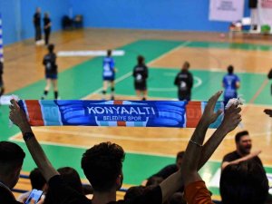 Mavi Kelebekler Zirve Yarışını Sürdürüyor