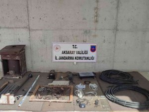 Kablo Hırsızları Jandarmanın Dikkatiyle Suçüstü Yakalandı