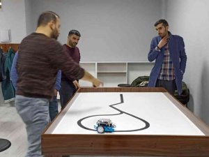Bingöl’de Öğretmenlere ‘Temel Robotik Kursu’ Eğitimi