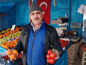 Domates Ve Portakalı Çalınan Manav Hırsıza Seslendi: "Ramazan Günü Ayıp, İsteseydin Verirdik"