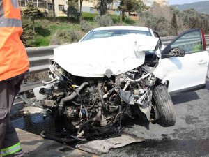 Tem’de Otomobil Bariyerlere Çarptı: 1’i Bebek 2 Yaralı