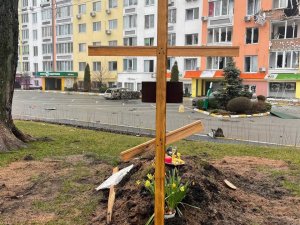 Irpin’de Siviller Evlerinin Bahçesine Gömüldü