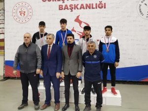 Sivaslı Güreşçi Türkiye Üçüncüsü Oldu