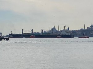 Haydarpaşa Limanı Açıklarında Karaya Oturan Gemi Kurtarıldı