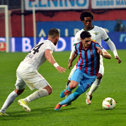Trabzonspor, Akhisar'ı rahat geçti