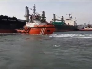 Haydarpaşa Limanı Açıklarında Karaya Oturan Gemi Ahırkapı’ya Demirletildi