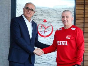 Türkiye Voleybol Federasyonu, Altyapı Kadın Milli Takımlar Koordinatörlüğü Görevine Reşat Yazıcıoğulları’nı Getirdi