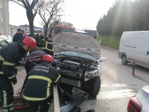 Bariyerlere Saplandı, Kazadan Burnu Bile Kanamadan Kurtuldu