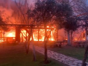 Olimpos’ta Pansiyon Yangını Korkuttu