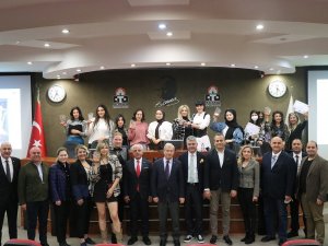 Kortej Kostüm Yarışması’nın Kazananlarına Ödülleri Verildi