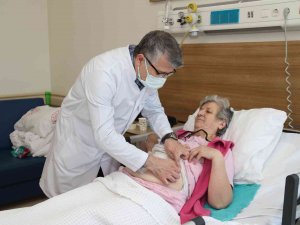 Yaşlı Kadının Karaciğerindeki Kitleye Laparoskopik Müdahale