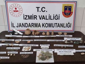 İ̇zmir’de 90 Parça Tarihi Eser Ele Geçirildi