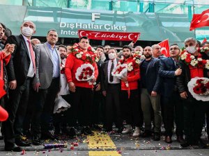 Avrupa Şampiyonları Kayaalp Ve Fırat’a Türk Bayraklı Karşılama