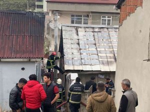Gecekonduda Çıkan Yangın Korkuttu