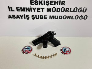 Ruhsatsız Tabanca İle Polise Yakalandı