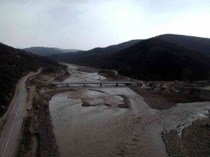 Ayancık’ta İ̇kisu Köprüsü Tamamlanmak Üzere