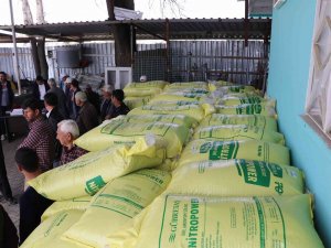 Manisa’da Üreticilere Gübre Dağıtımına Başlandı