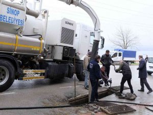 Sinop Belediyesi’nden Cadde Ve Sokaklarda Bahar Temizliği