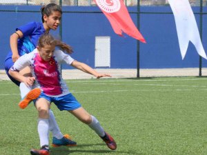 "Tbmm 23 Nisan Futbol Turnuvası" Mahallede Maç Var Yarı Final Müsabakaları Tamamlandı