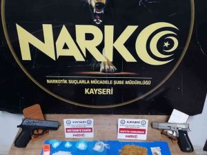 Uyuşturucu Taciri Baba Ve Oğlu Yakalandı