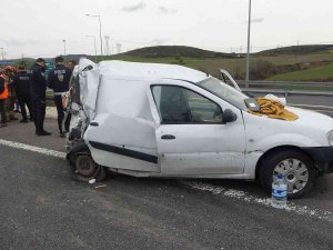 Tuzla’da Tır İle Hafif Ticari Araç Çarpıştı: 3 Yaralı