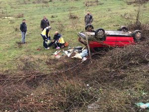 Ayancık’ta Otomobil Şarampole Devrildi: 1 Yaralı