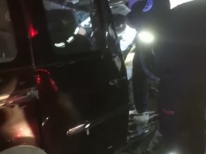 Hafif Ticari Araç İle Traktör Çarpıştı: 1 Yaralı