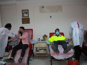 Marmaris’te Polisler Önce Oruçlarını Açtı, Sonra Kan Bağışladı