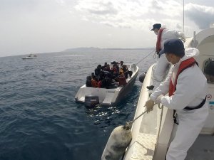 Ayvalık’ta Sahil Güvenlik 30 Göçmeni Kurtardı