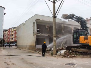Karacabey’de Ulaşıma Engel Olan Yapı Ortadan Kaldırıldı