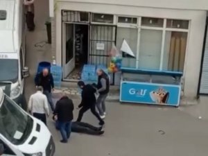 Trafikte Yol Verme Kavgasında Kan Aktı.. Kafa Atma Anı Kameralarda