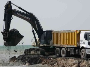 Van Gölü’nden 121 Bin Metreküp Çamur Alındı