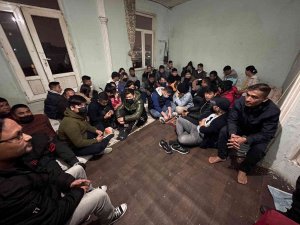 İ̇stanbul’da Umuda Yolculuk Başlamadan Bitti: Polis 37 Göçmeni Evde Bavullarıyla Yakaladı