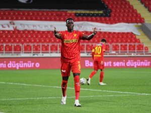 Göztepe’de Ndiaye Çin Yolcusu