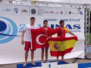 Hastalığını Yenmek İçin Başladığı Yüzmede Devlet Sporcusu Unvanını Aldı