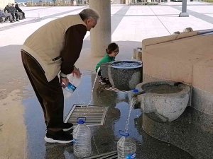 Yayladan Getirilen Kaynak Suyu Vatandaşların Akınına Uğruyor