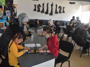 Tavşanlı’da ’İ̇lk Ve Orta Okullar Arası Zeka Oyunu’ Turnuvası